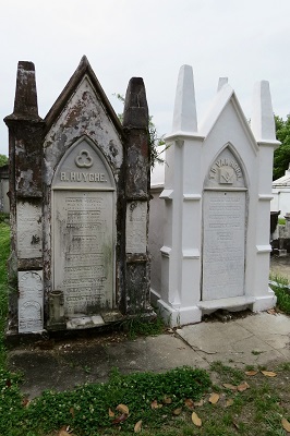 An example of La Belle Verte's restoration work (on right) in Lafayette Cemetery No. 1.